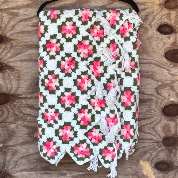 Vintage Handmade Pink Floral Granny Squares Afghan/Blanket! - Picture 2 of 7